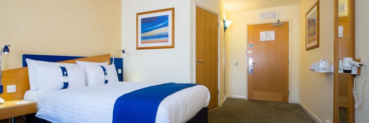 A double bedroom at the Holiday Inn Express Aberdeen City Centre