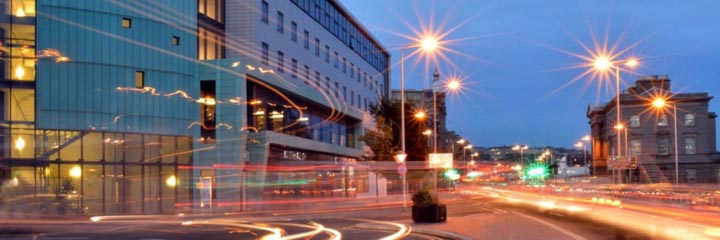 An exterior view of the Holiday Inn Express Dundee at night