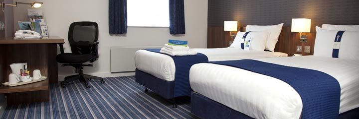 A twin bedroom at the Holiday Inn Express Greenock