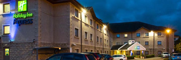 An exterior view of the Holiday Inn Express Inverness at night