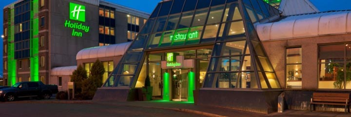 The exterior of the Holiday Inn Aberdeen Exibition Centre at night