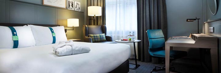 An Executive double bedroom at the Holiday Inn Edinburgh hotel