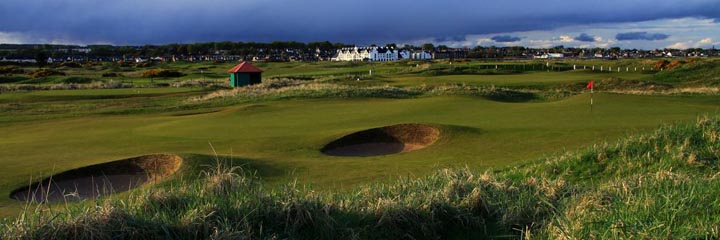 The 18th hole on the Buddon course at Carnoustie Golf Links