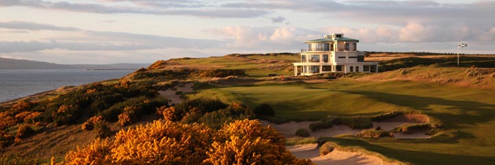 The 9th hole and clubhouse at Castle Stuart Golf Links