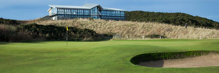 The 9th hole and clubhouse at Newburgh-on-Ythan Golf Club