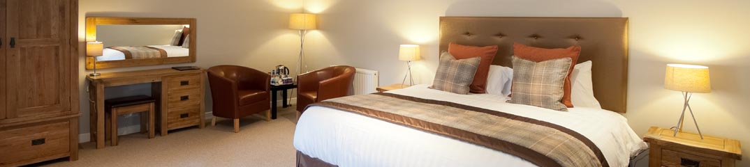 A kingsize bedroom at Craigatin House and Courtyard in Pitlochry